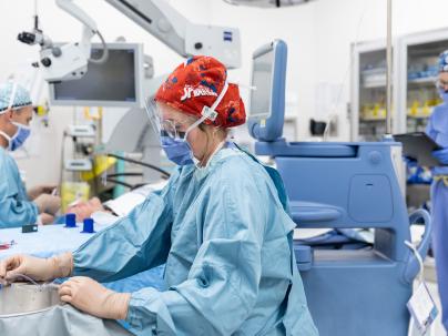 nurses working during surgery 