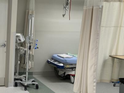 Sink and bed in Richmond Hospital IV Clinic