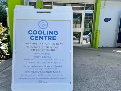 Sign directing to a cooling centre